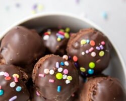 Bolitas de Brownie sin Horno un postre rápido y adictivo
