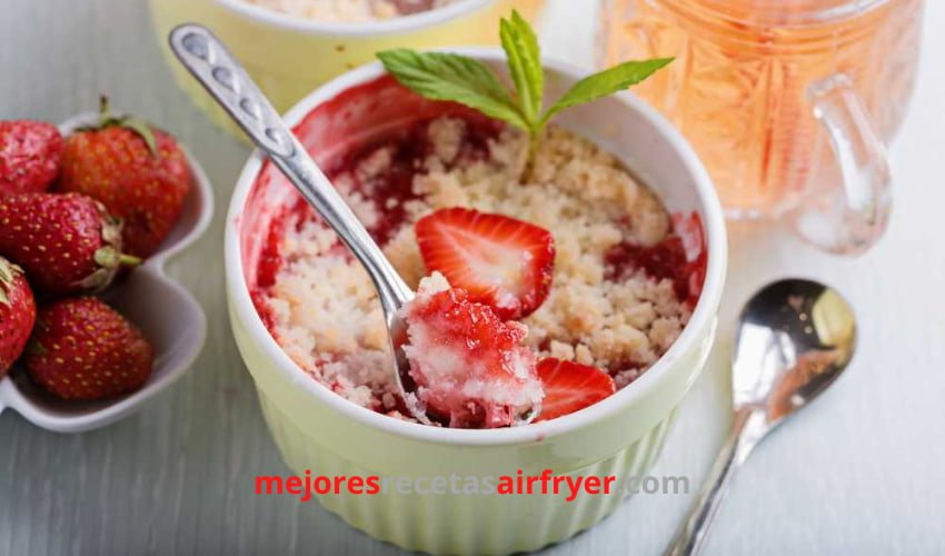 Cobbler con Ruibarbo y Fresas en la Freidora de Aire