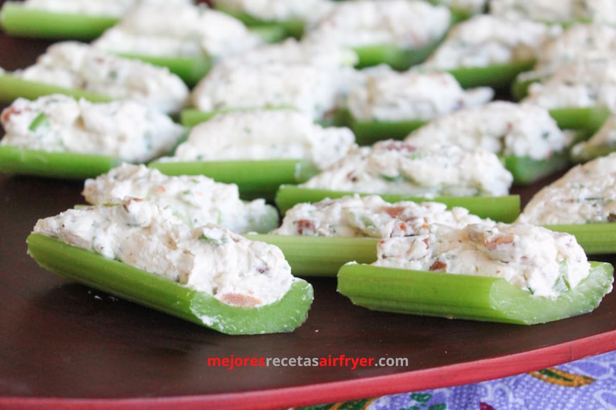 Cómo preparar Apio Relleno de Queso Crema-2