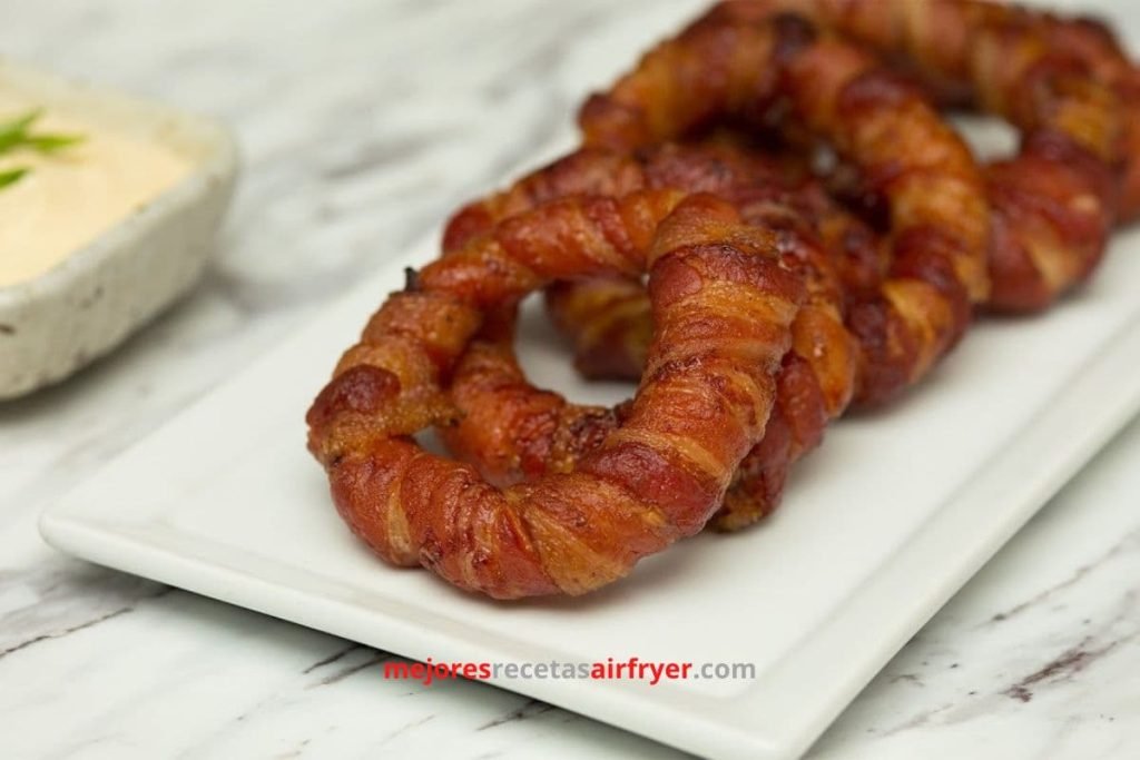 Cómo preparar Aros de Cebolla con Tocineta en la Freidora de Aire-1