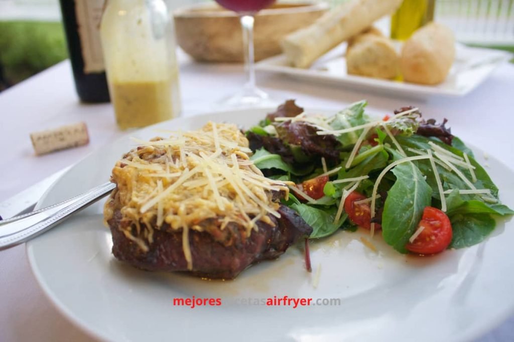 Cómo preparar Bistec con Costra de Parmesano en la Freidora de Aire-1
