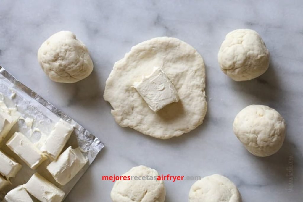 Bolas de Bagel Rellenas en la Freidora de Aire 2 Cómo preparar Bolas de Bagel Rellenas en la Freidora de Aire-1
