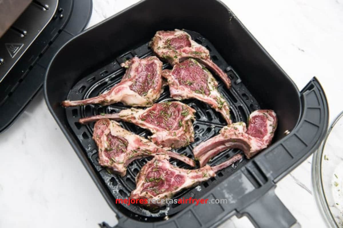 Chuletas de Cordero con Ajo y Vino en la Air Fryer 2 Cómo preparar Chuletas de Cordero con Ajo y Vino en la Freidora de Aire-1
