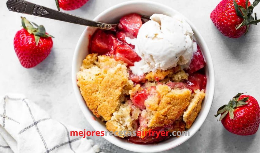Cobbler con Ruibarbo y Fresas en la Freidora de Aire 2 Cómo preparar Cobbler con Ruibarbo y Fresas en la Freidora de Aire