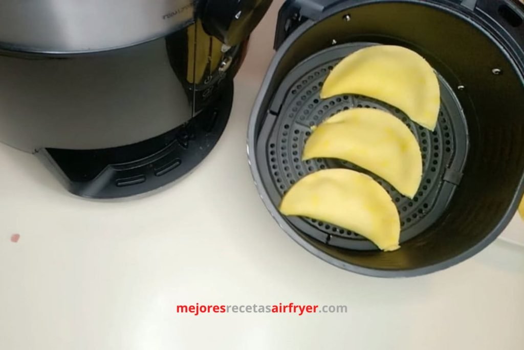 Cómo preparar Empanadas de Carne Precocidas en la Freidora de Aire-1