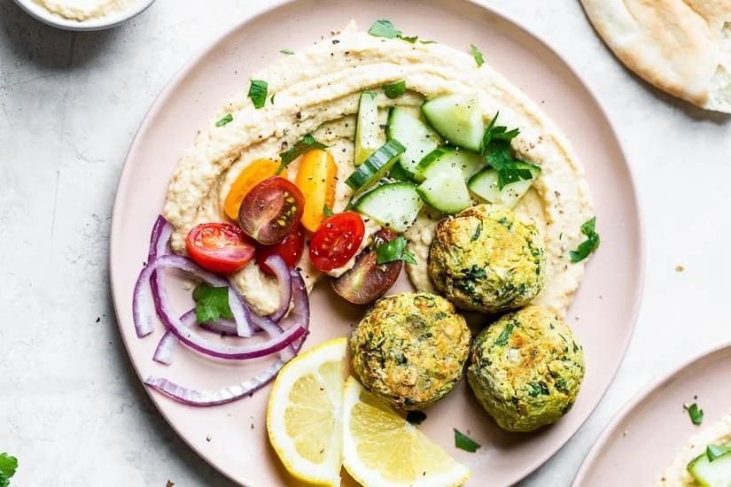 Falafel de Garbanzos con Salsa Dulce y Picante