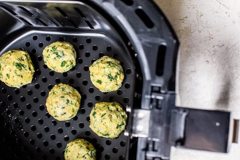 Falafel de Garbanzos con Salsa Dulce y Picante