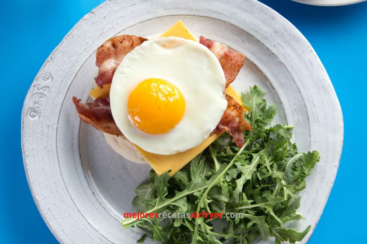 Cómo hacer Huevos Fritos en la Freidora de Aire 4 Cómo preparar Huevos Fritos en la Freidora de Aire