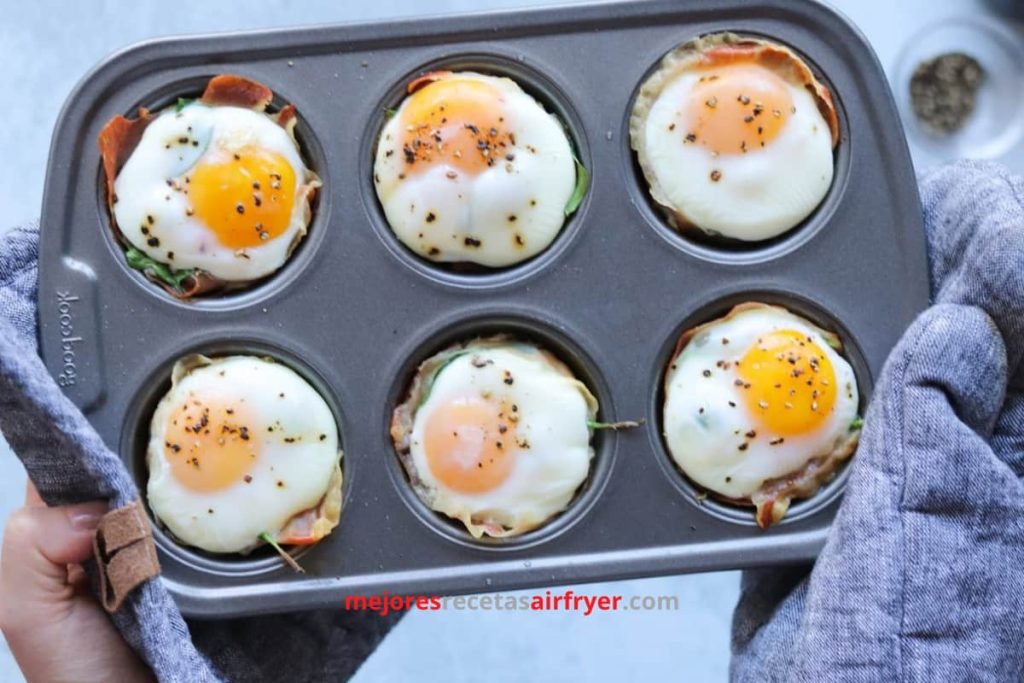 Cómo preparar Huevos con Prosciutto y Espinacas en la Freidora de Aire-1