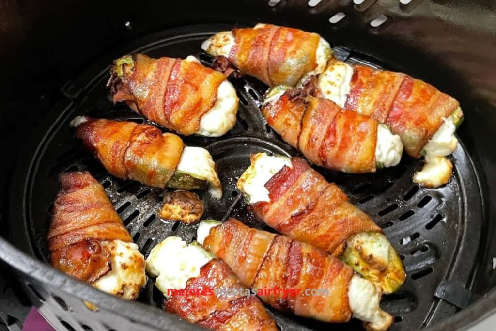 Jalapeños Rellenos Envueltos en Tocino en la Freidora de Aire 2 Cómo preparar Jalapeños Rellenos Envueltos en Tocino en la Freidora de Aire-1