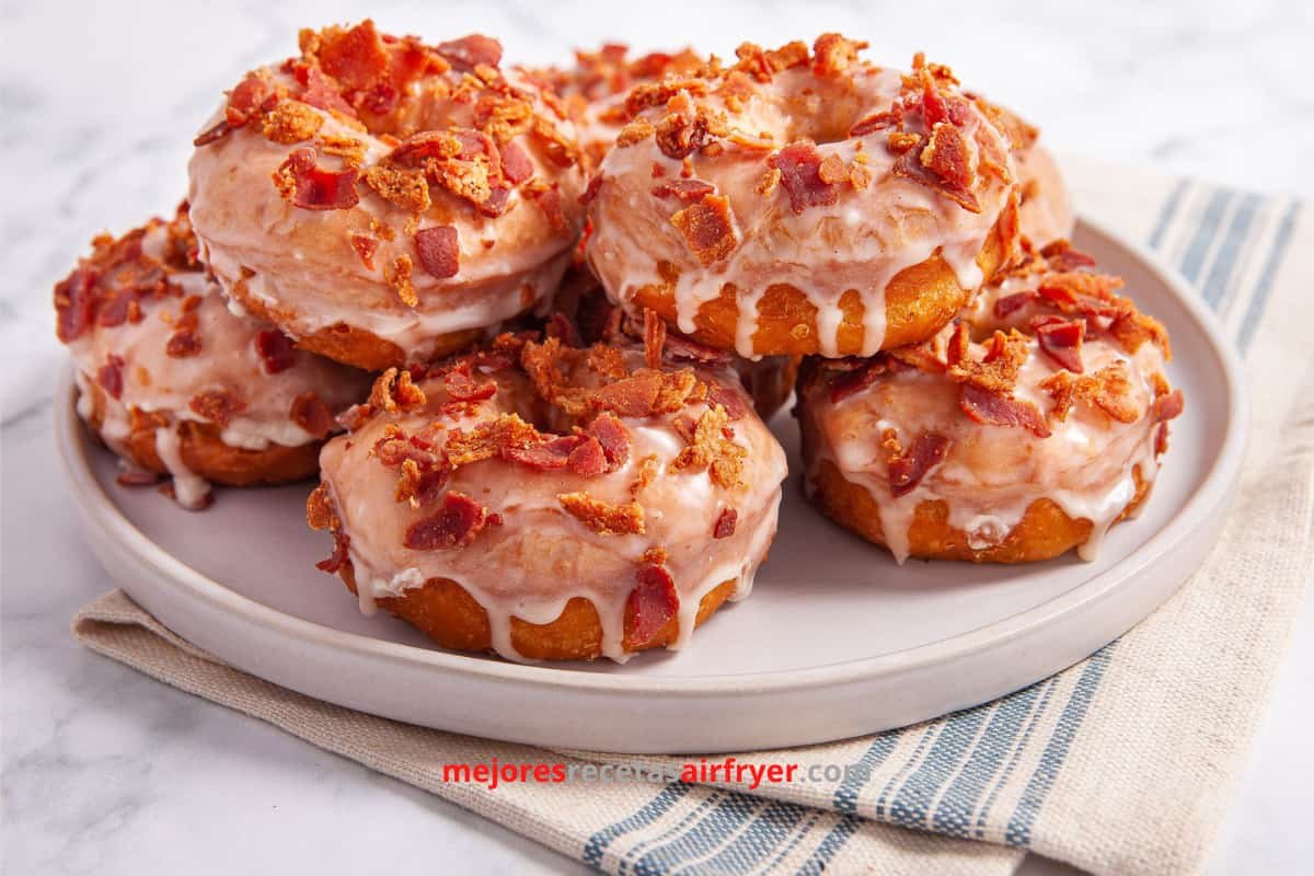 Mini Donas de Arce y Tocino en la Freidora de Aire 3 Cómo preparar Mini Donas de Arce y Tocino en la Freidora de Aire-2