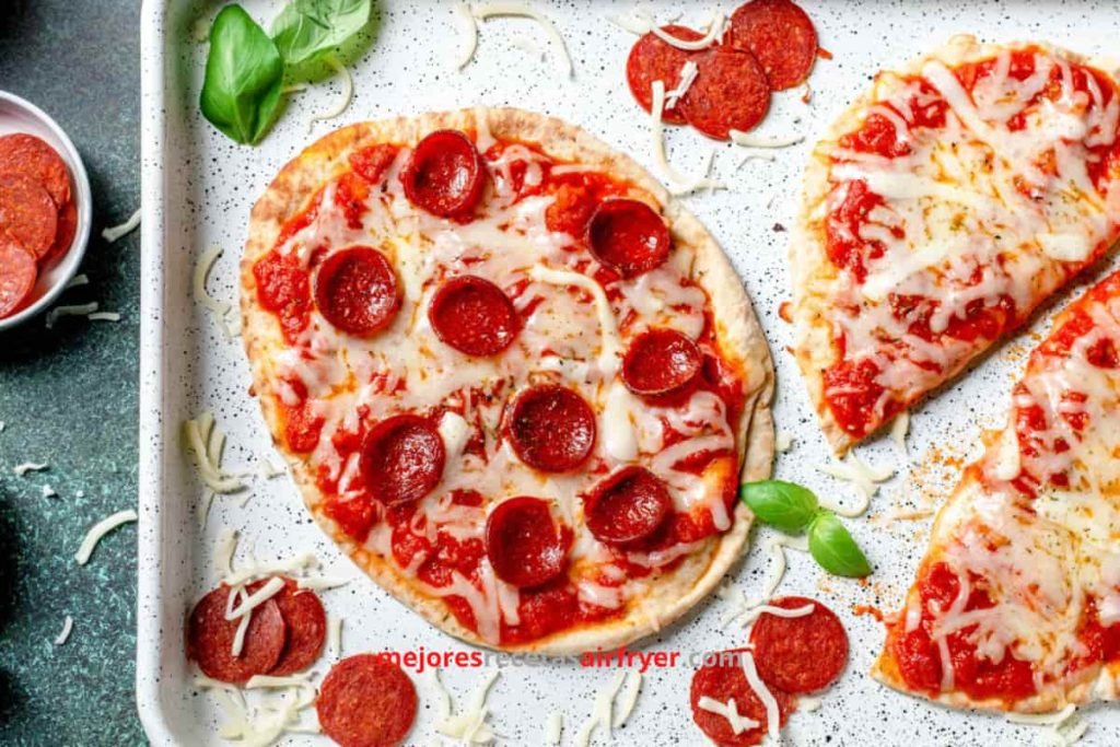 Pizza con Pan Pita en la Freidora de Aire 2 Cómo preparar Pizza con Pan Pita en la Freidora de Aire