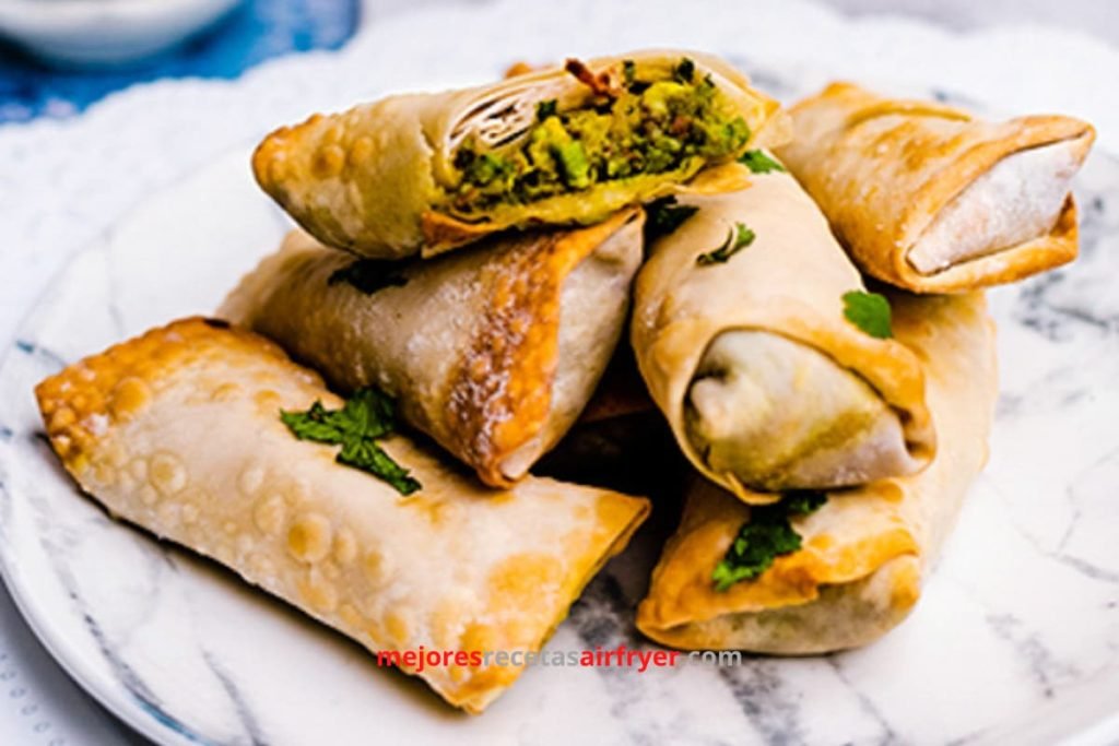 Cómo preparar Rollos de Huevo con Aguacate en la Freidora de Aire-3