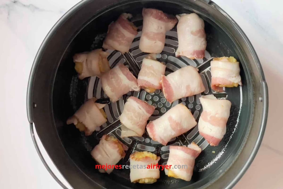 Tater Tots Envueltos en Tocino en la Freidora de Aire 2 Cómo preparar Tater Tots Envueltos en Tocino en la Freidora de Aire-1