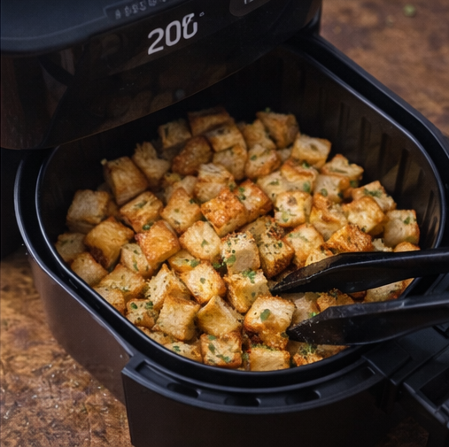 Cómo preparar crutones crujientes en la freidora de aire7