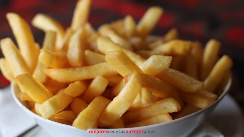Cómo recalentar papas fritas y otros alimentos en su freidora de aire