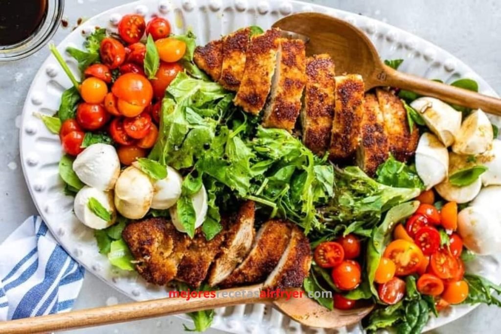Ensalada Caprese con Chuletas de Pollo en la Freidora de Aire