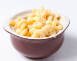 Macarrones con queso Velveeta un clásico cremoso
