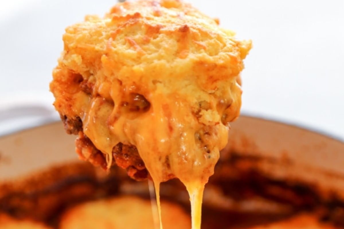 Pastel de galletas con queso y chile al horno