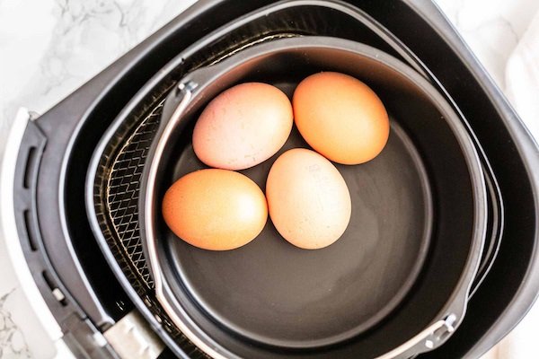 Huevos cocidos con la Freidora de Aire ¡úsala para hervir tus huevos! 2 Preparación de Huevos cocidos con la Freidora de Aire