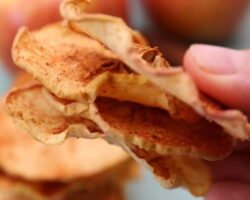 Rodajas de manzana al horno snack dulce y saludable