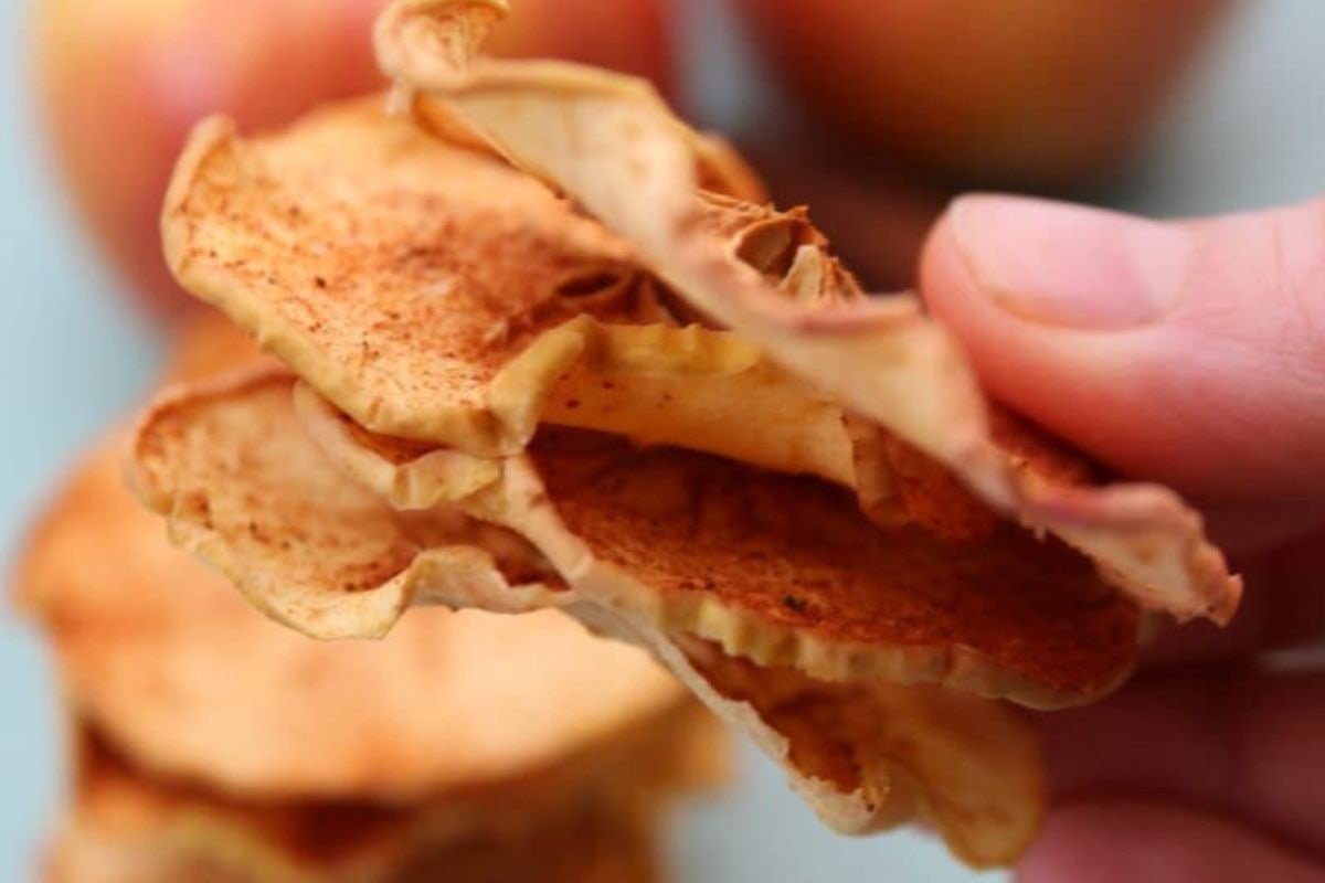 Rodajas de manzana al horno snack dulce y saludable
