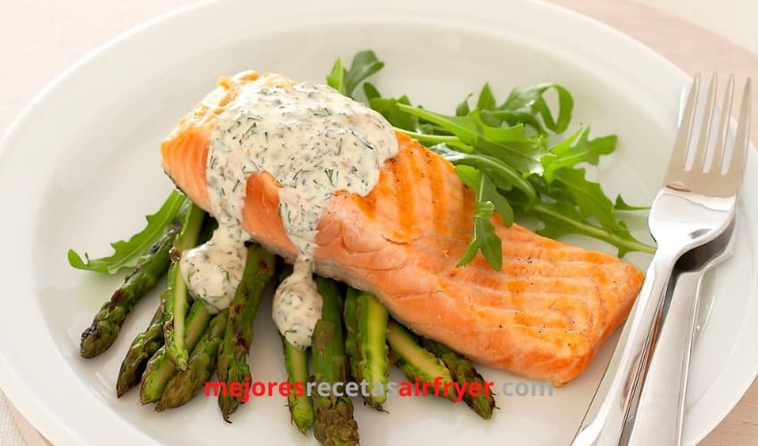 Salmón con Mantequilla de Eneldo de Ajo y Limón en la Air Fryer