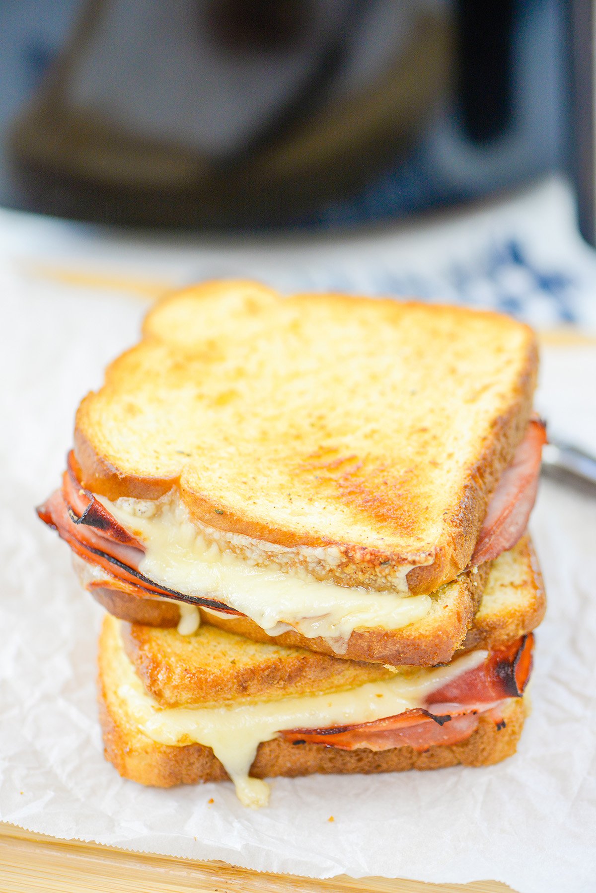 Sandwich de jamón y queso en freidora de aire 5 Sandwich de jamón y queso 3