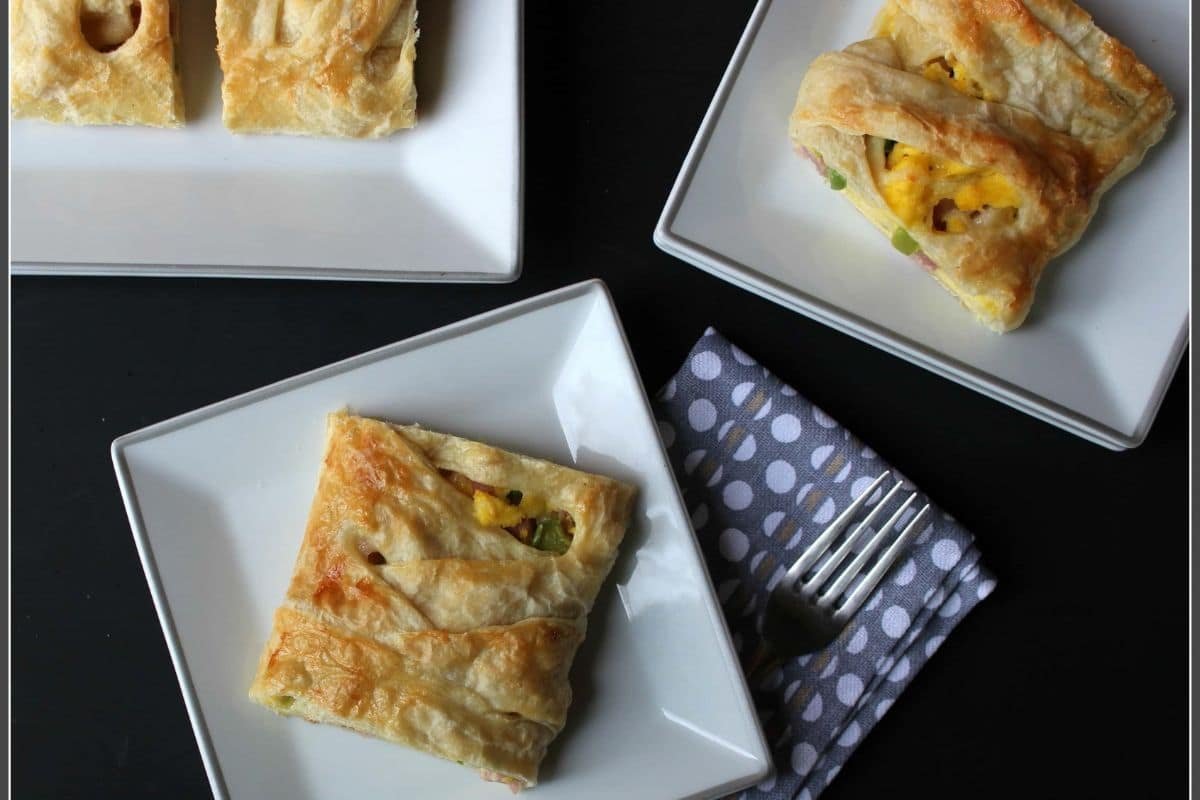 Strudel con huevo y jamón para el desayuno