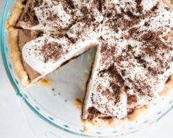 Tarta con mousse de chocolate fácil y deliciosa