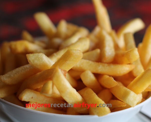 Papas Fritas a la Francesa en una freidora de aire 4 Tienes que precalentar la freidora de aire para papas fritas congeladas