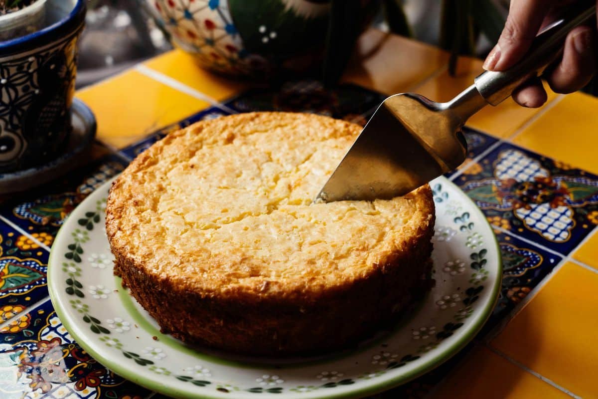 Torta de maíz gratinada al horno, suave y cremosa