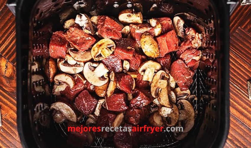 Trocitos de Carne con Champiñones en la Freidora de Aire 2 Trocitos de Carne con Champiñones
