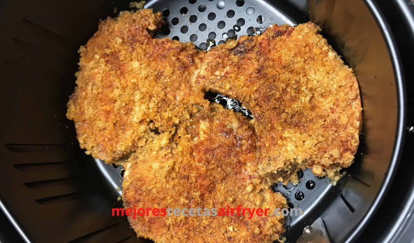 Chuletas de Cerdo Apanadas con Frambuesa y Balsámico en Air Fryer 2 chuletas de cerdo en freidora de aire