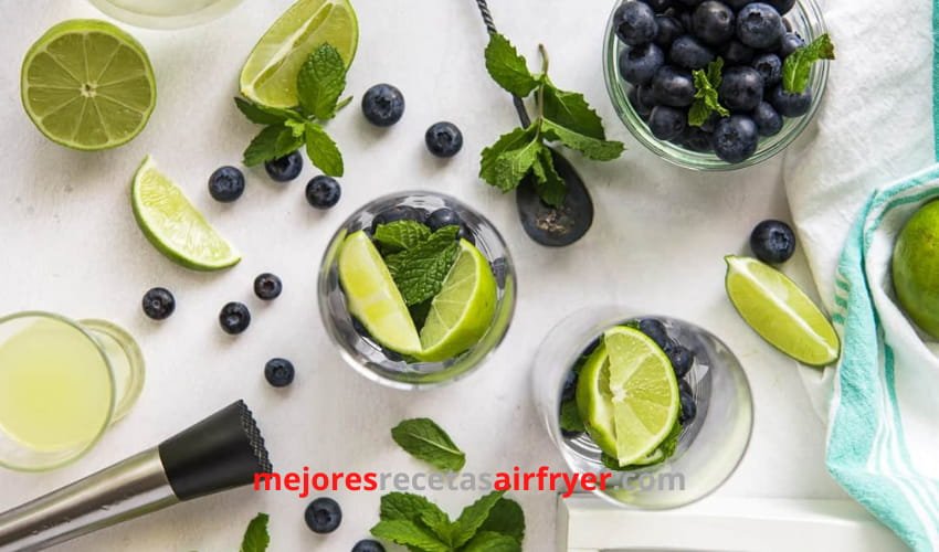 Mojito con Arándanos y agua con gas La Croix 2 cóctel-mojito con arándanos
